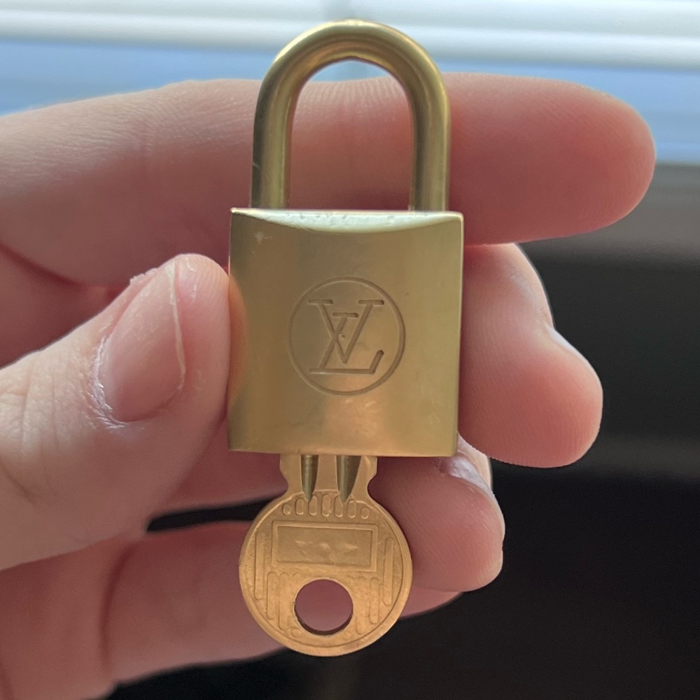 Louis Vuitton Vintage #204 Lock AND Key